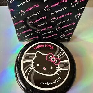 MAC Cosmetics Hello Kitty Compact - Tahitian Sand NIB